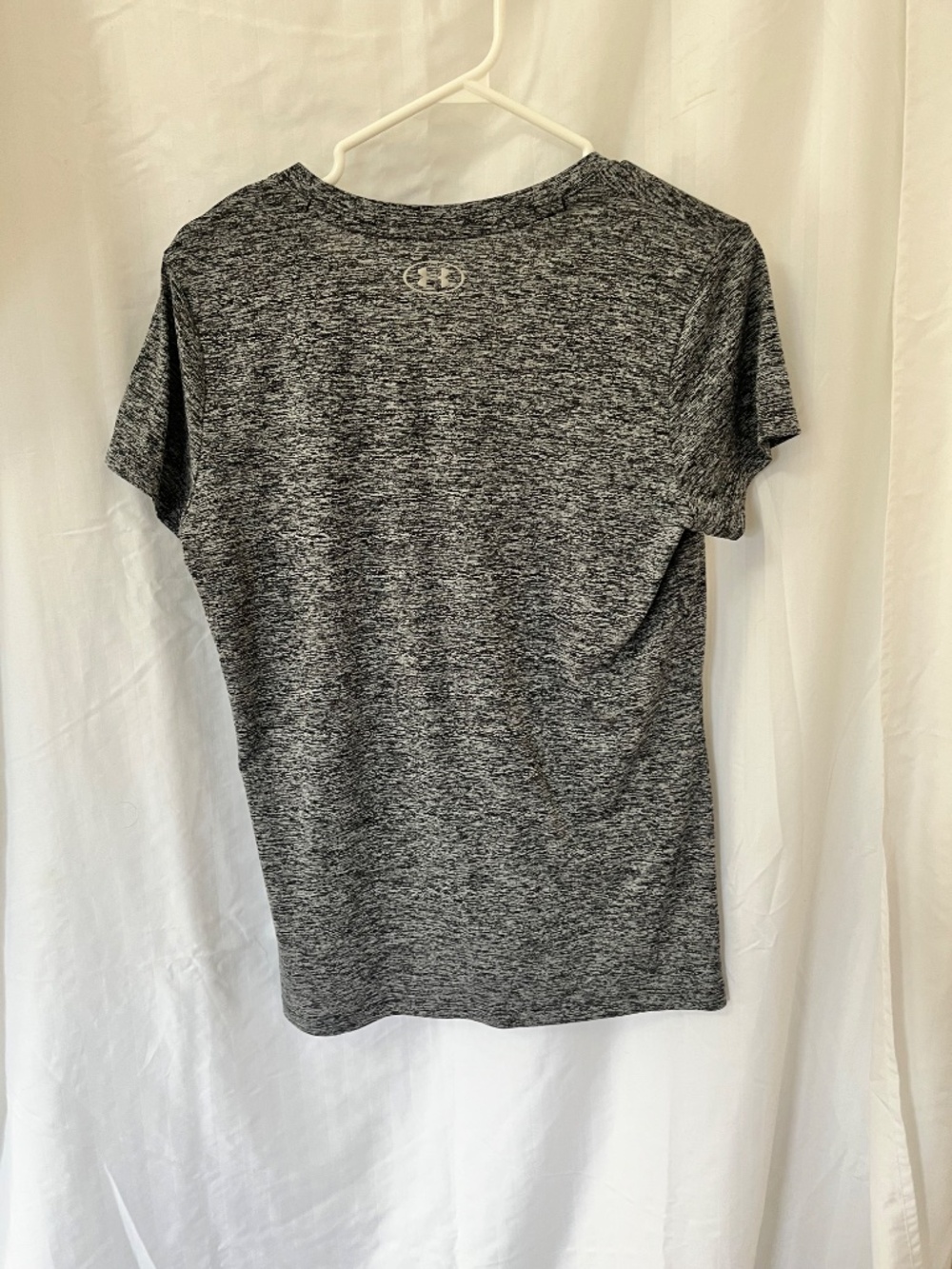 Under Armour heat gear t-shirt. - Picture 2 of 3